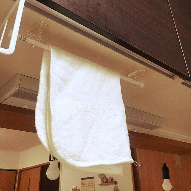 何度でも貼ってはがせる！セリアのフィルムフックが優秀