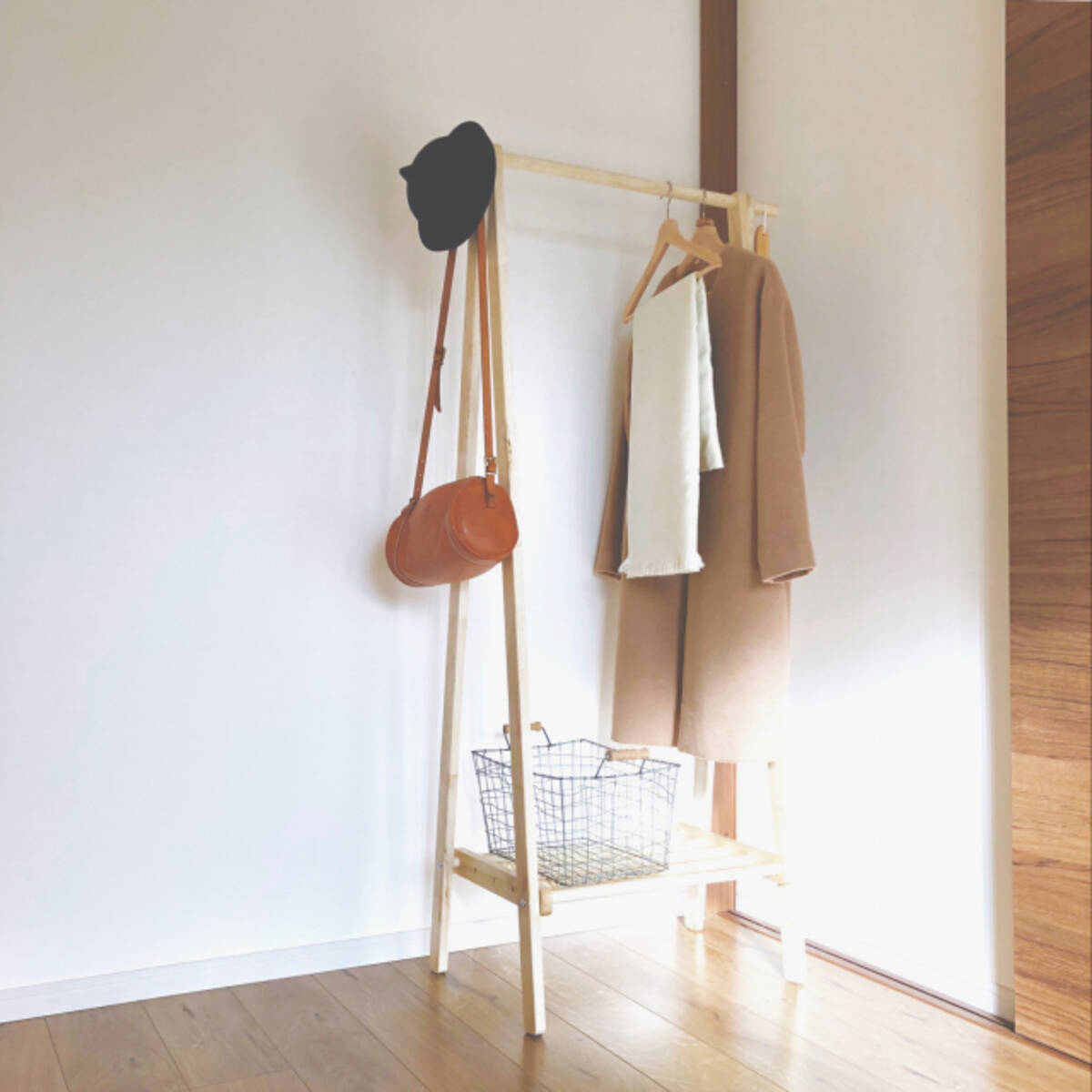 洋服をすっきりきれいにまとめる ニトリのハンガーラック 19年4月27日 エキサイトニュース