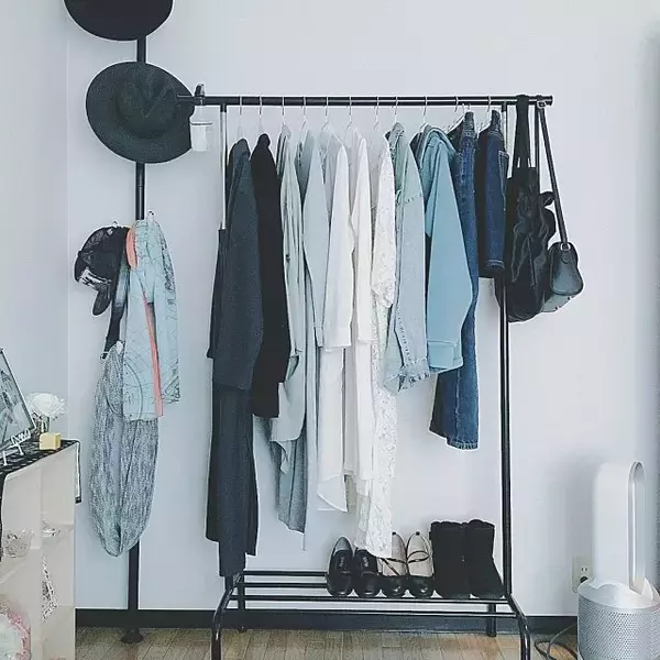 「洋服をすっきりきれいにまとめる！ニトリのハンガーラック」の画像