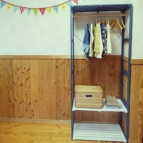 「洋服をすっきりきれいにまとめる！ニトリのハンガーラック」の画像