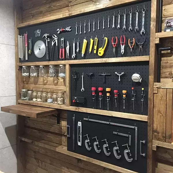 「作業はかどる工夫がいっぱい！デスクまわりのDIY実例集」の画像