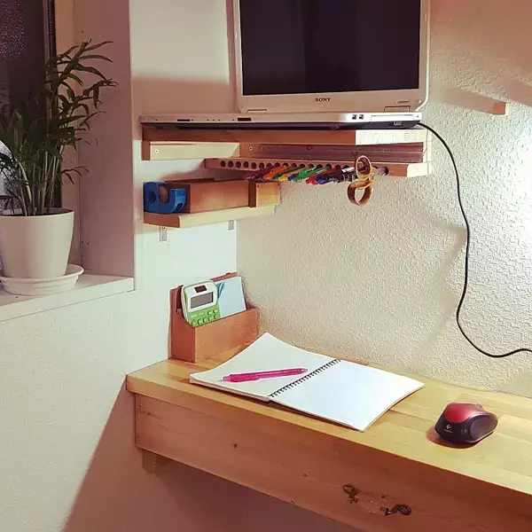 「作業はかどる工夫がいっぱい！デスクまわりのDIY実例集」の画像