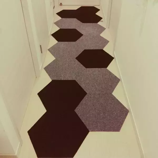 「色も形もアレンジ自在！東リのタイルカーペットが使える」の画像