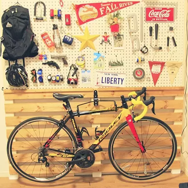 「壁面に飾る☆ペグボードを使ったコレクションディスプレイ」の画像