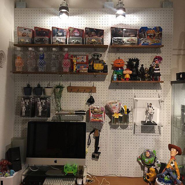 壁面に飾る☆ペグボードを使ったコレクションディスプレイ