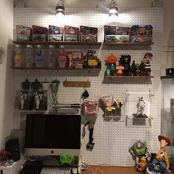 「壁面に飾る☆ペグボードを使ったコレクションディスプレイ」の画像