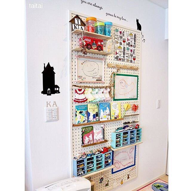 壁面に飾る☆ペグボードを使ったコレクションディスプレイ