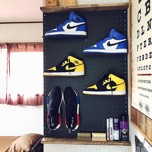 壁面に飾る☆ペグボードを使ったコレクションディスプレイ