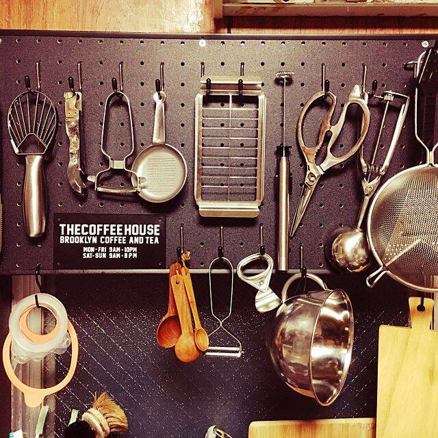 壁面に飾る☆ペグボードを使ったコレクションディスプレイ