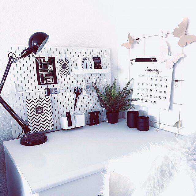 壁面に飾る☆ペグボードを使ったコレクションディスプレイ