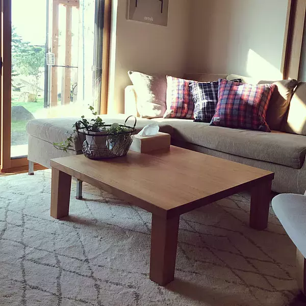 「ソファを見栄え良く☆無印良品とニトリのインテリアグッズ」の画像