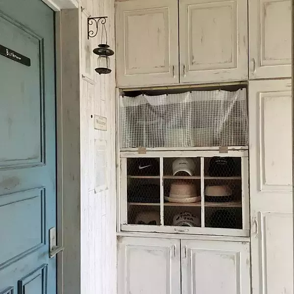 「ハットやキャップを上手に収納！センスのいい帽子の収納法」の画像