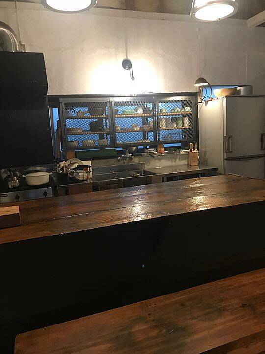 「素材を軸につくり上げた、ラスティックなキッチン」 by inakasochi_djangoさん