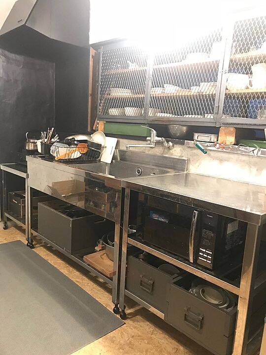 「素材を軸につくり上げた、ラスティックなキッチン」 by inakasochi_djangoさん