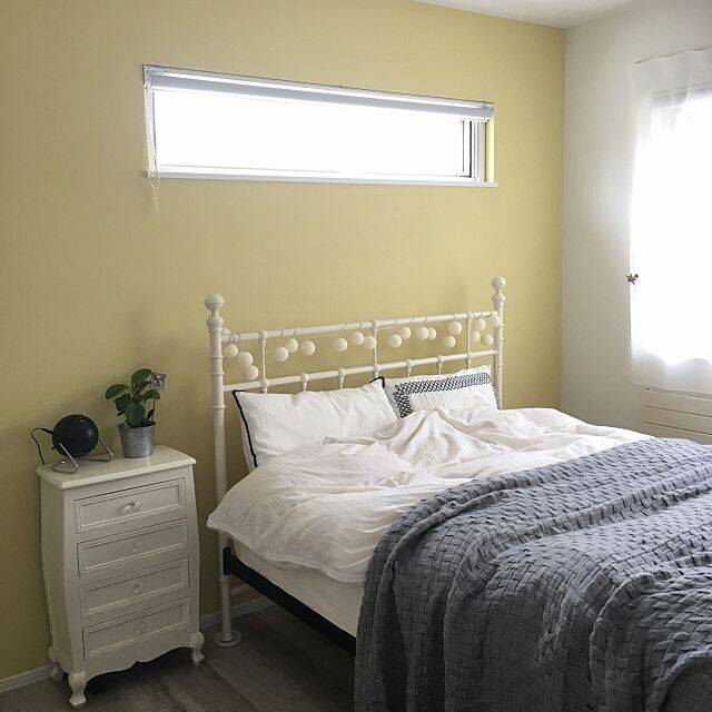 シンプルさが心地よい。ミニマルな寝室をコーディネート