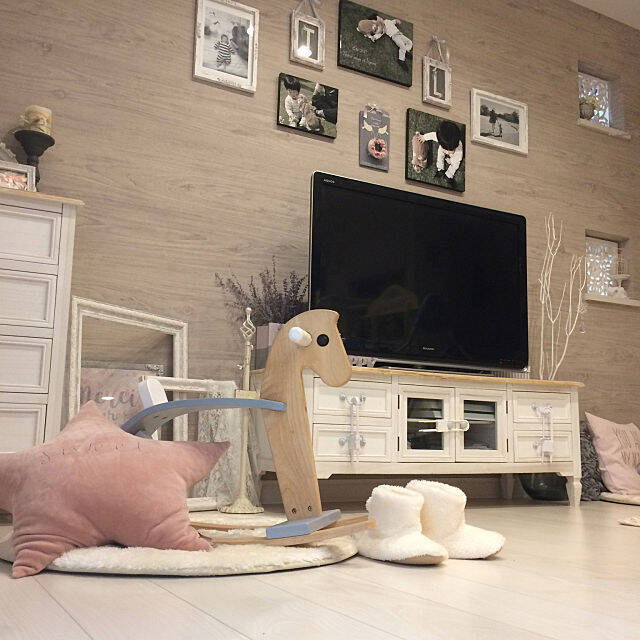 大人かわいい♡甘すぎないガーリーカラーのインテリア