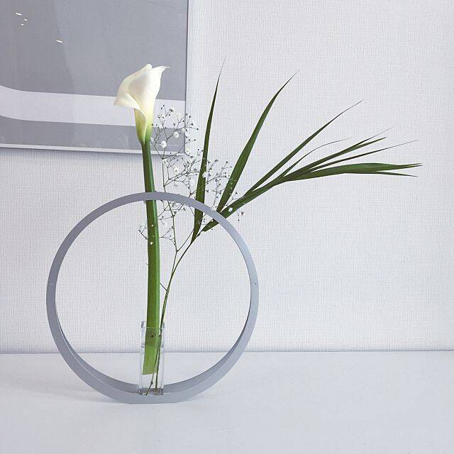 フラワーベースに夢中♡お花も喜ぶ私のお気に入りはコレ