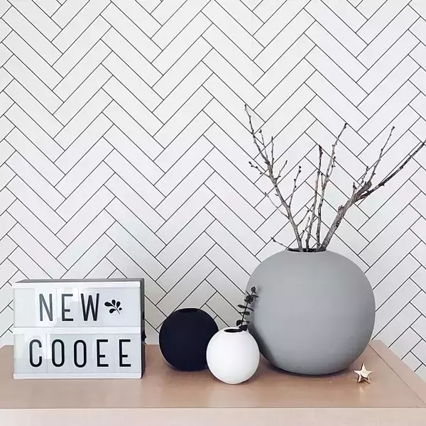 「フラワーベースに夢中♡お花も喜ぶ私のお気に入りはコレ」の画像