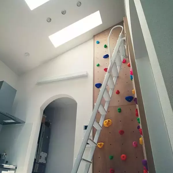 「楽しい遊び心いっぱい☆ボルダリングウォールのあるお部屋」の画像