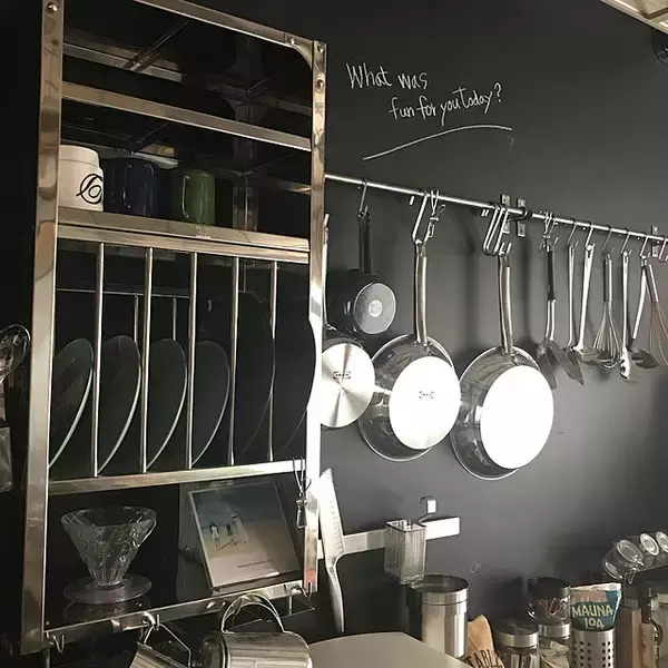 「きりっとかっこよく！男前インテリアでカフェ風キッチン」の画像