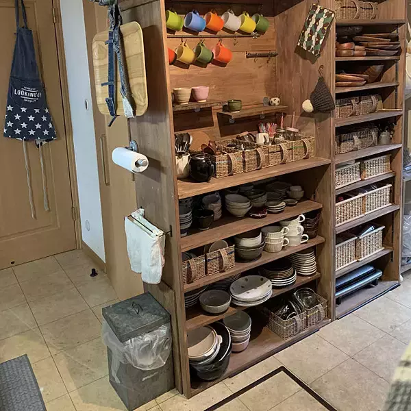 「お気に入り食器は見せる収納が吉♡うっとりしちゃう実例」の画像