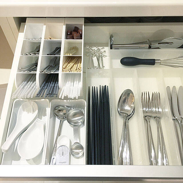 バラつく小物の収納に♡便利に整理できる100均アイテム