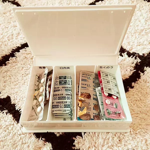 「バラつく小物の収納に♡便利に整理できる100均アイテム」の画像