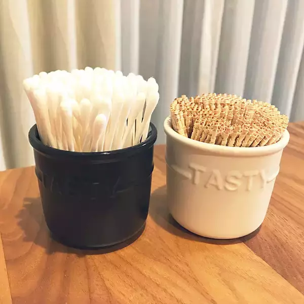 「バラつく小物の収納に♡便利に整理できる100均アイテム」の画像