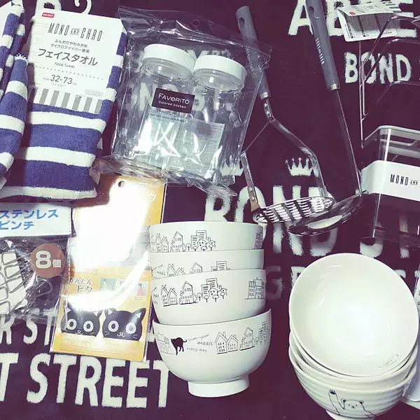 「タオルから食器まで☆ダイソーのモノトーンアイテムに注目」の画像