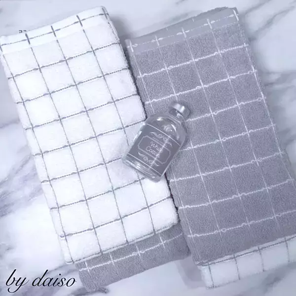 「タオルから食器まで☆ダイソーのモノトーンアイテムに注目」の画像