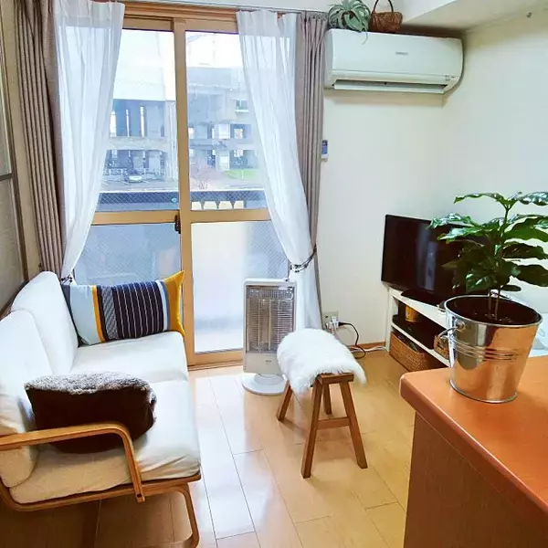 「シンプルで使い方自在！リビングに最適な無印良品のソファ」の画像