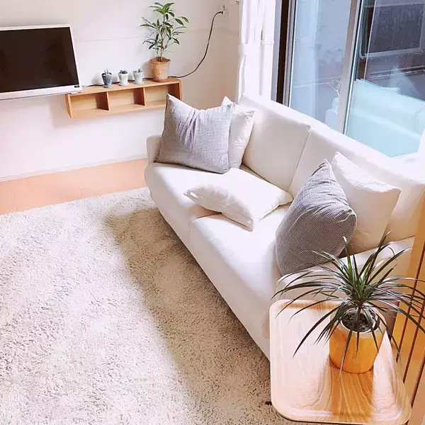 「シンプルで使い方自在！リビングに最適な無印良品のソファ」の画像