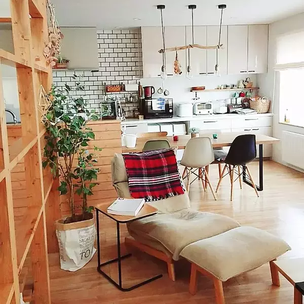 「シンプルで使い方自在！リビングに最適な無印良品のソファ」の画像