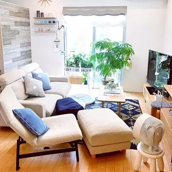 「シンプルで使い方自在！リビングに最適な無印良品のソファ」の画像