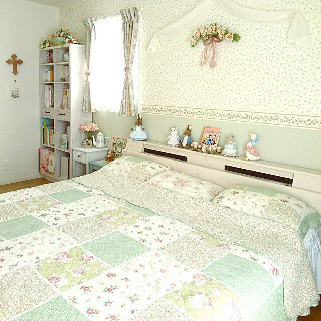 ロマンチック♪パステルカラーで作るやさしいベッドルーム