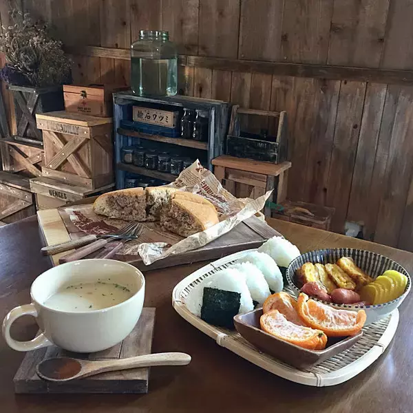 「ランチョンマットの代わりにいかが？カフェ風トレイ活用法」の画像