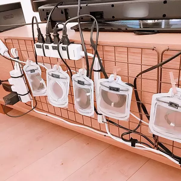 「今日から真似したい！テレビ周りをすっきり見せるアイデア」の画像
