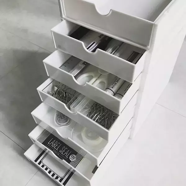 「使いやすい収納は100均アイテムで作る！文房具の整理術」の画像
