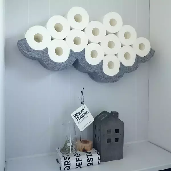 「アイデア満載！すっきり見せるトイレットペーパー収納術」の画像