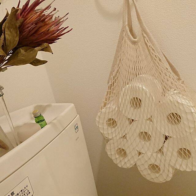 アイデア満載！すっきり見せるトイレットペーパー収納術
