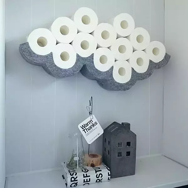 「アイデア満載！すっきり見せるトイレットペーパー収納術」の画像