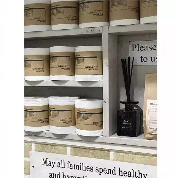 「アイデア満載！すっきり見せるトイレットペーパー収納術」の画像