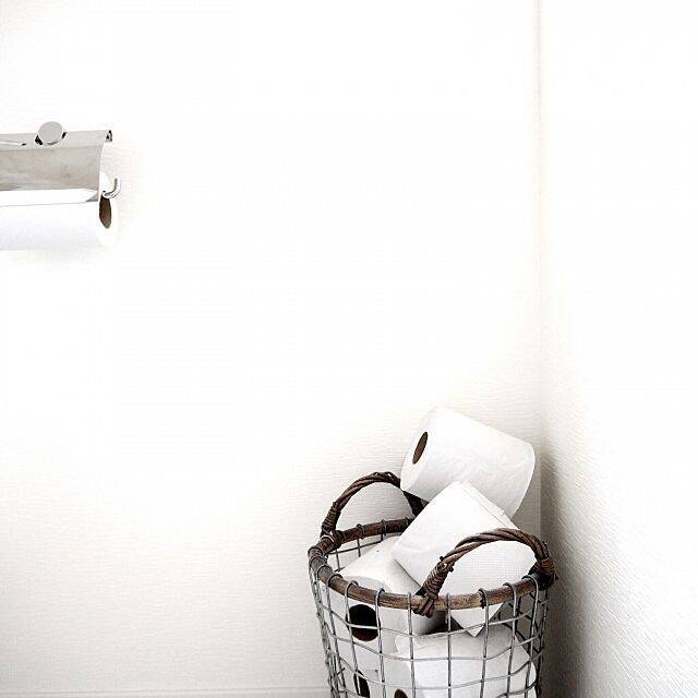 アイデア満載！すっきり見せるトイレットペーパー収納術