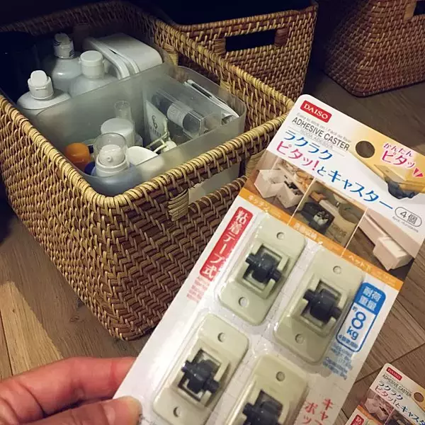 「可動式にして便利、快適に使える！100均キャスター活用法」の画像