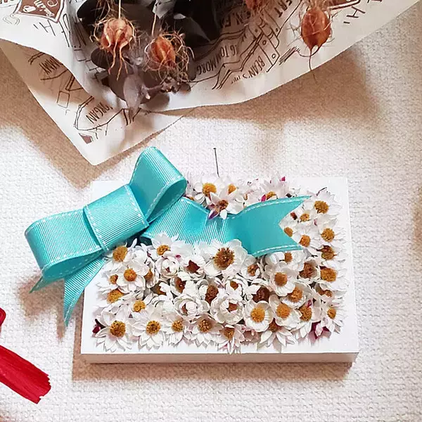 「飾り方に驚き！100均フォトフレームディスプレイ10選」の画像