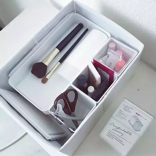 「迷子になりやすい小物をすっきり！ダイソーの粘土ケース」の画像