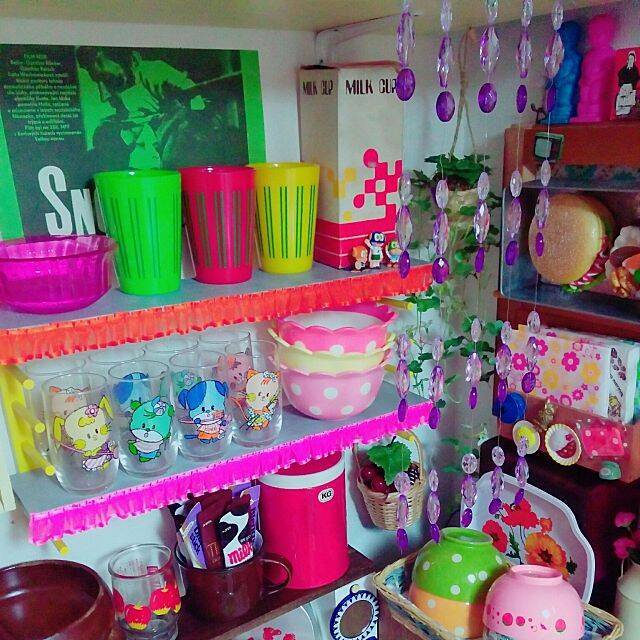 色とりどりの世界をご自宅に☆カラフルキッチュインテリア