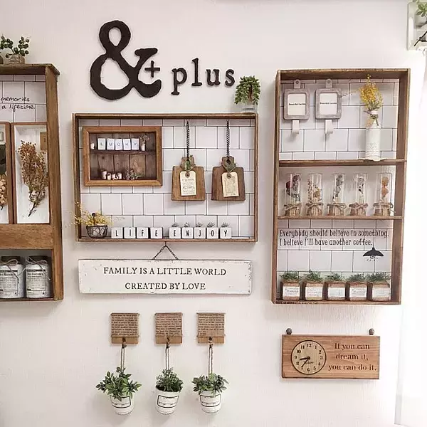 「スペースを思い切りつかってインテリアを楽しむ♪壁のDIY」の画像