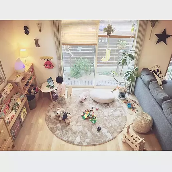 「デザインも機能性も超おすすめ！ニトリの敷物がある暮らし」の画像