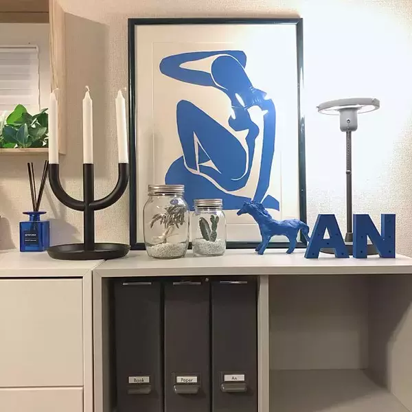 「メインでも差し色でも！お部屋を彩るブルーインテリア」の画像